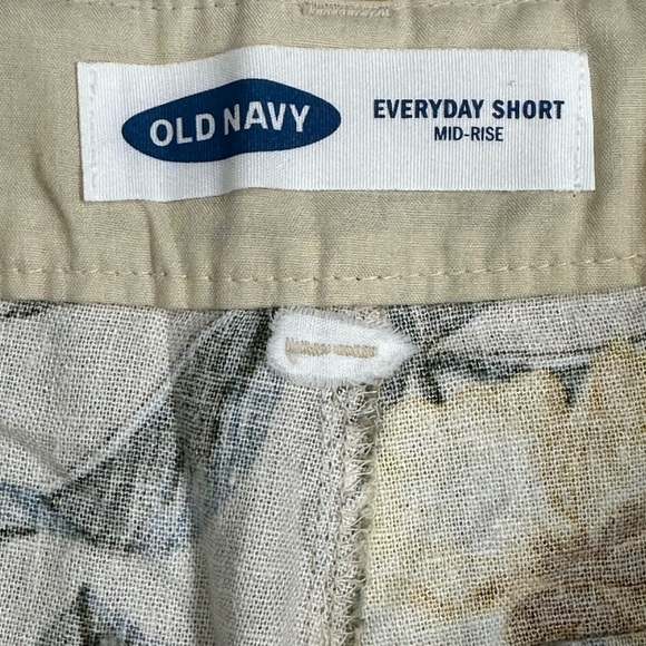 Women's Old Navy 4 Small Shorts Chino Khakis Yellow Green Hawaiian Linen NWOT - Picture 6 of 8